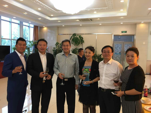 bjl官网登录831999总经理王元圆(右三)与庆市副市长陈恩等辅导合影 bjl官网登录831999总经理王元圆(右三)与庆市副市长陈恩等辅导合影